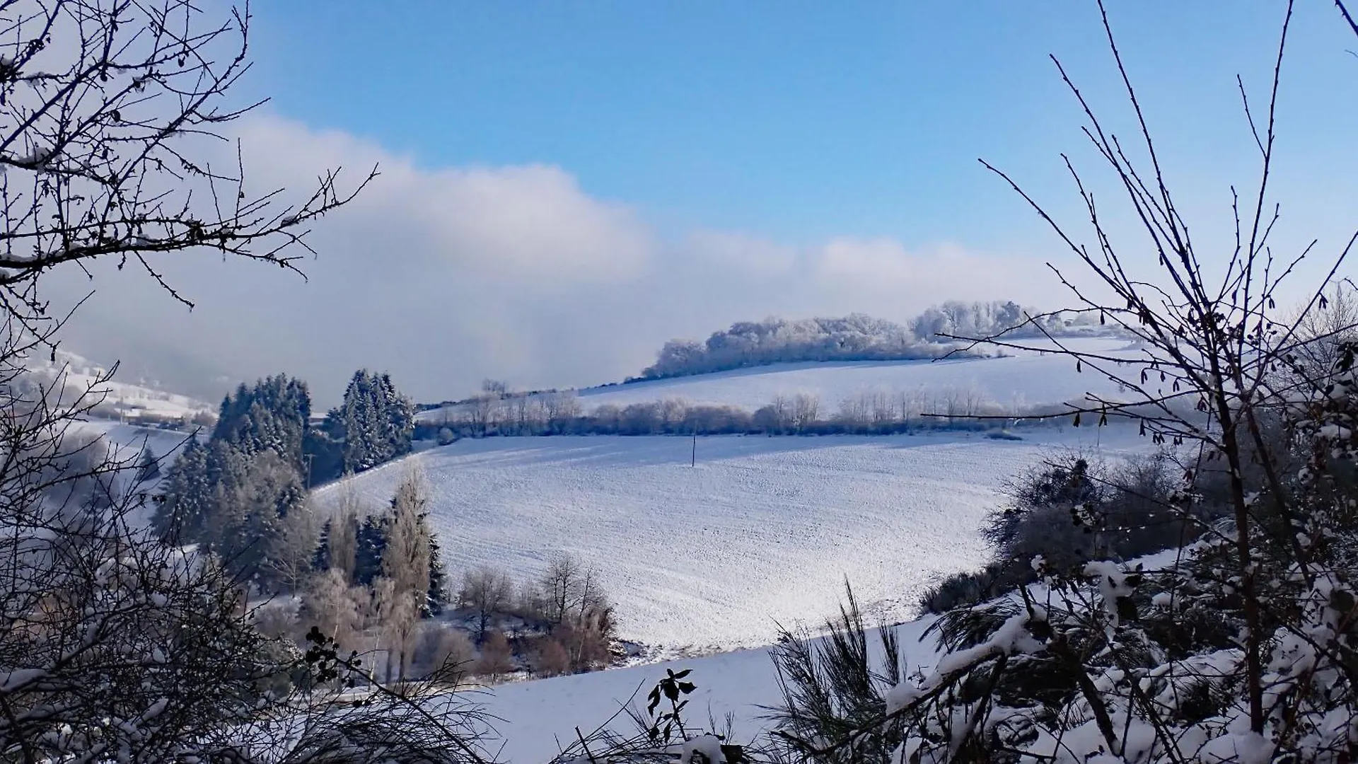 Gites Des Esselards Yzeron 0*,