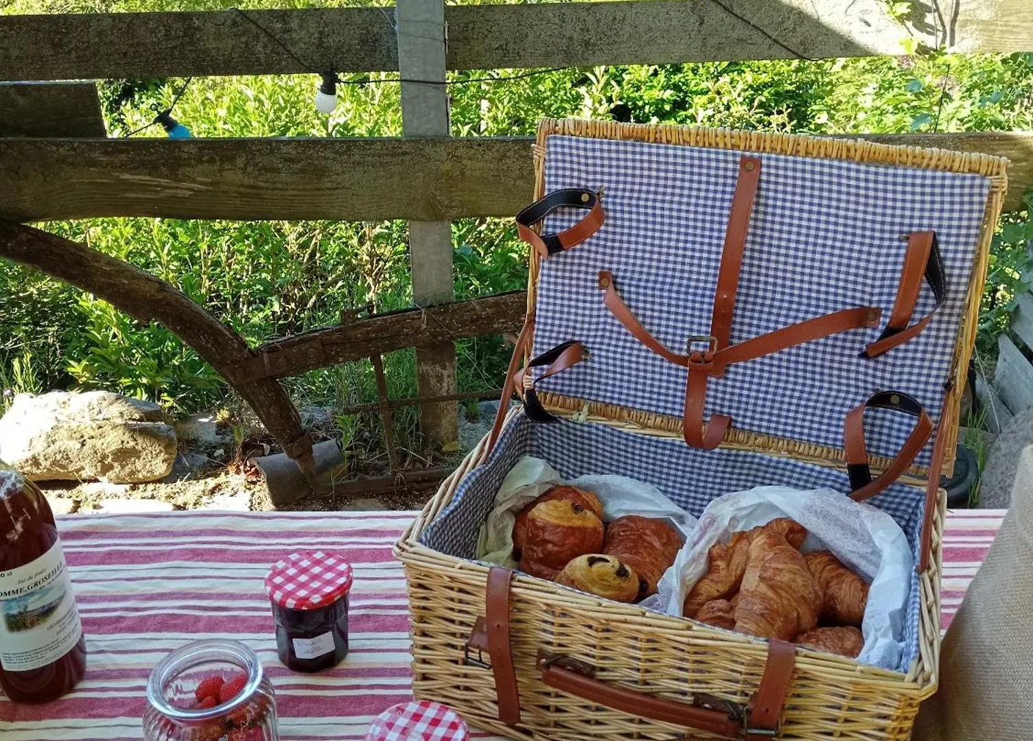 Gites Des Esselards Yzeron Holiday home